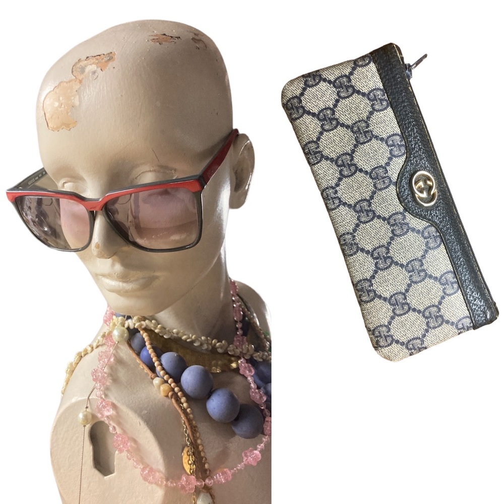 GUCCI Vintage Oversized Sunglasses & GG case set 1980s